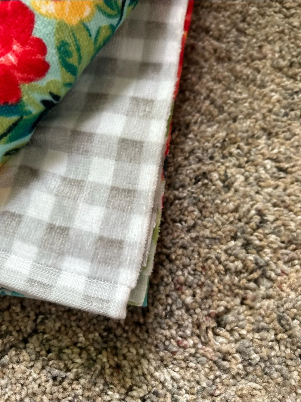 The Pioneer Woman Floral Kitchen Towels with Magnetic Bag Clips - Multicolor